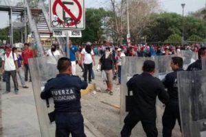 Represión a maestros en Chiapas (Foto: Pedro Echeverría), mayo 2016.